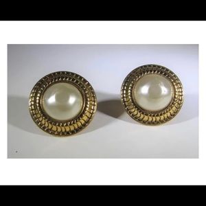 Authentic Chanel Vintage Earrings Clip